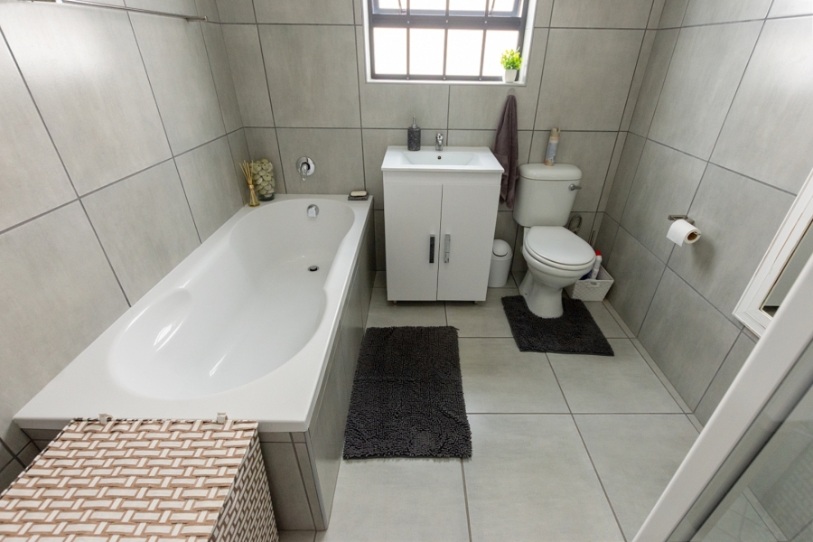 3 Bedroom Property for Sale in Britannia Bay Western Cape